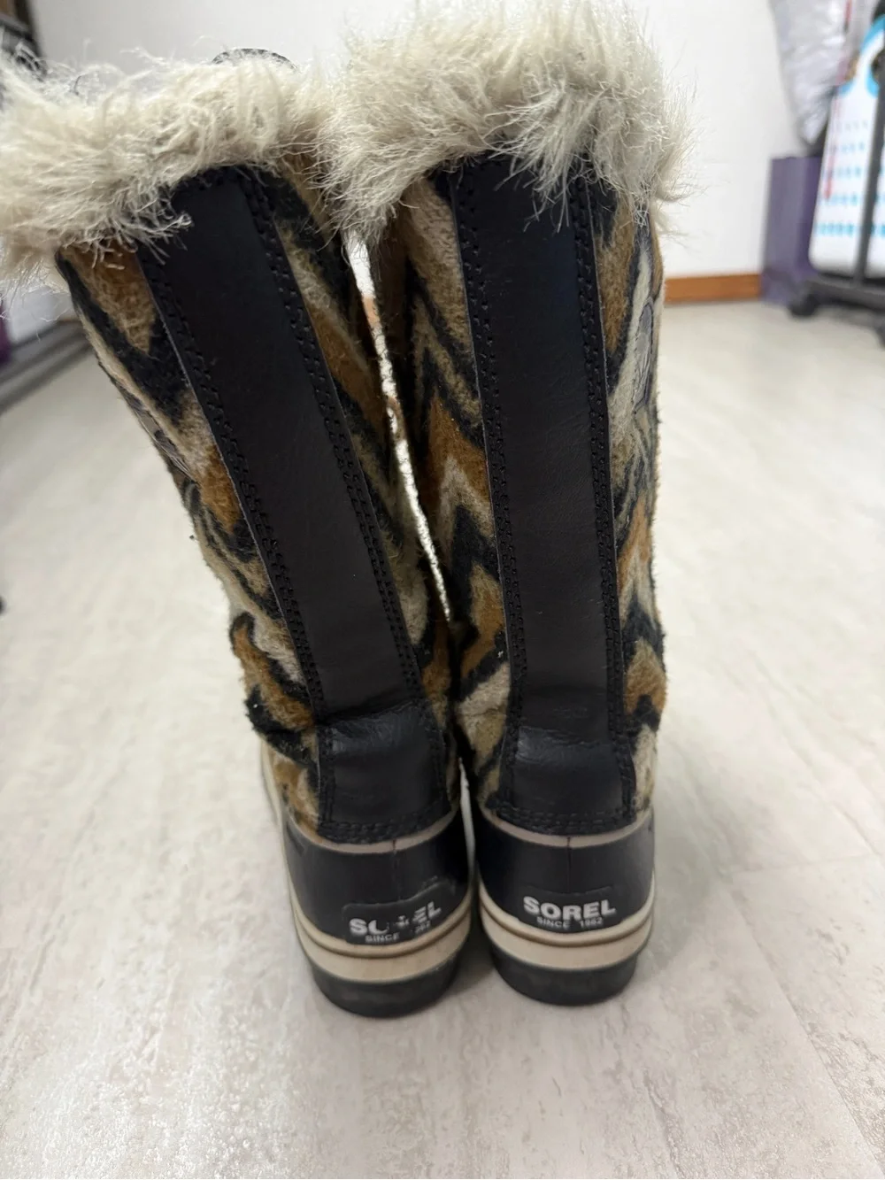 Sorel Tofino boots Black and Brown Chevron Winter Boot